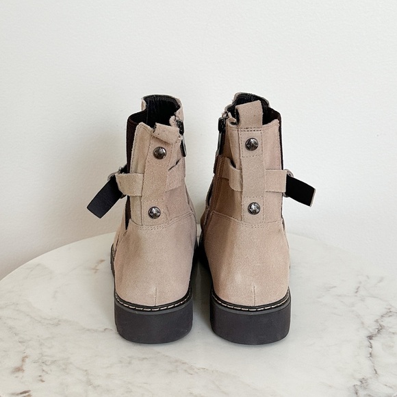 NEW Donald Pliner Suede Captain Bootie Mushroom Size 9.5 - Picture 5 of 7